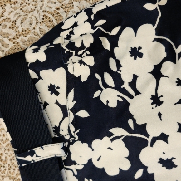 Chaps Short Skirt, Size 4P, Deep Navy & White, Perfect Like New - Picture 4 of 13